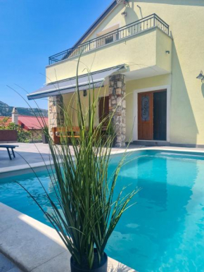 Villa Natura with swimming pool, jacuzzi and sauna